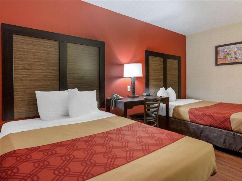 Econo Lodge Траверс-Сіті Екстер'єр фото
