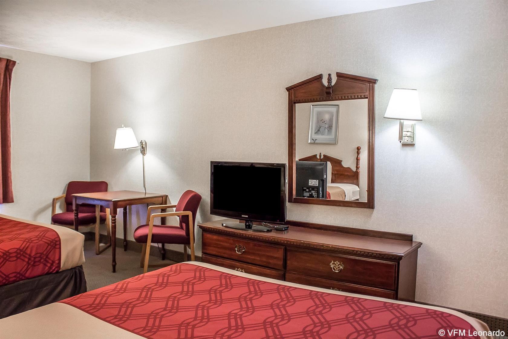 Econo Lodge Траверс-Сіті Екстер'єр фото