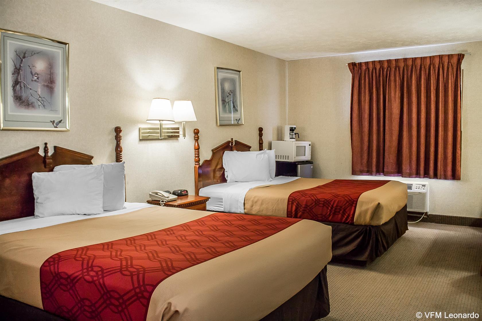 Econo Lodge Траверс-Сіті Екстер'єр фото