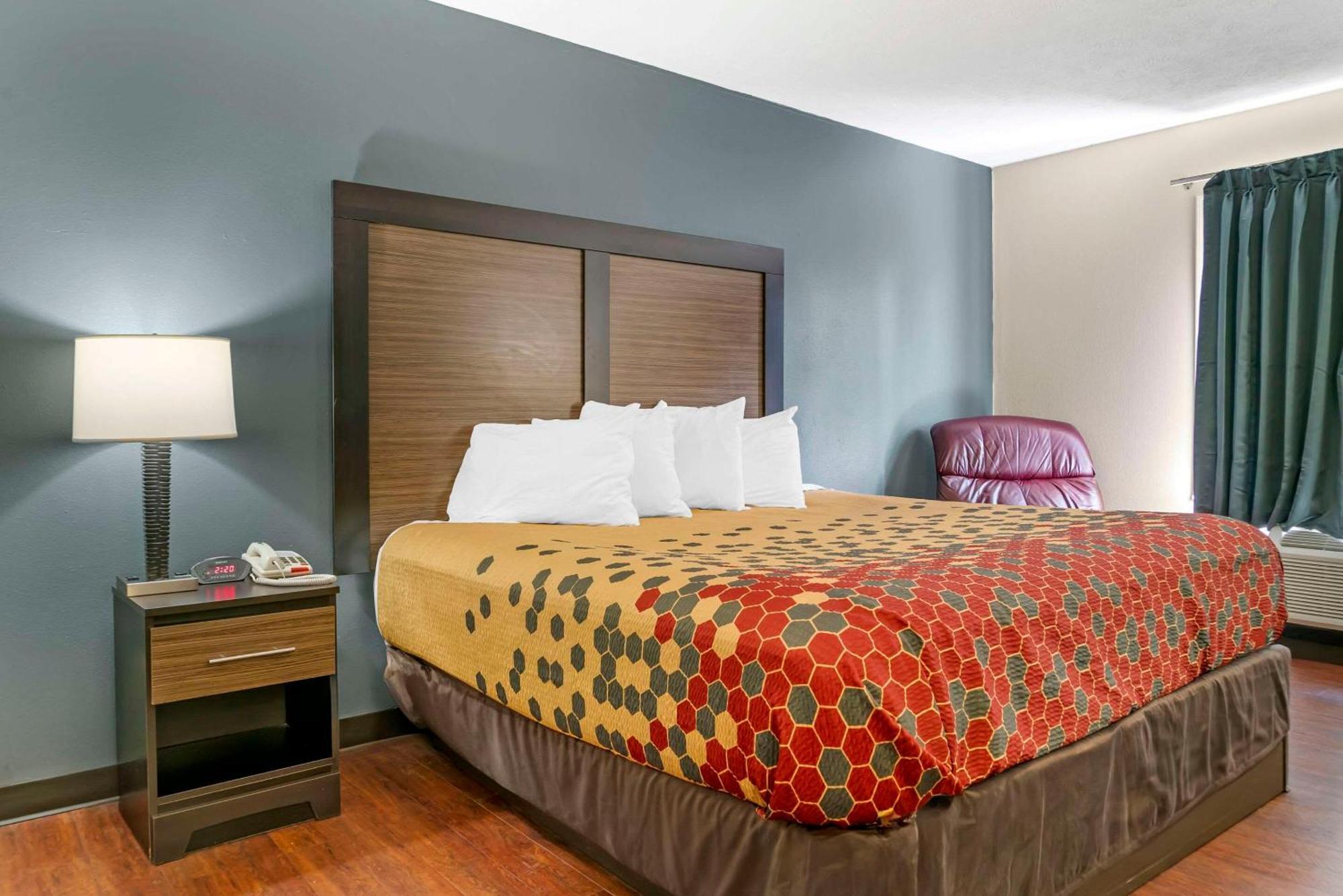 Econo Lodge Траверс-Сіті Екстер'єр фото