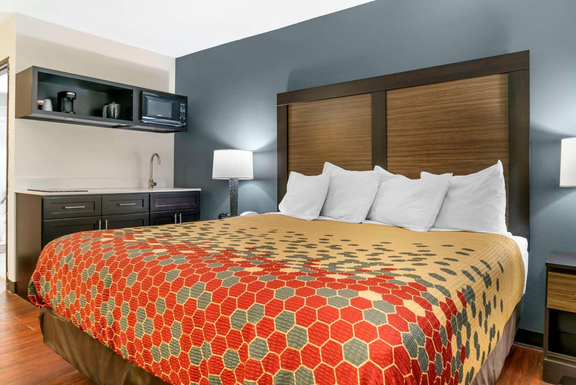 Econo Lodge Траверс-Сіті Екстер'єр фото