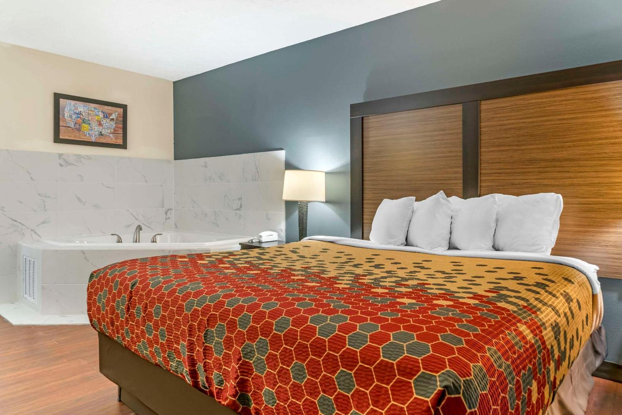 Econo Lodge Траверс-Сіті Екстер'єр фото