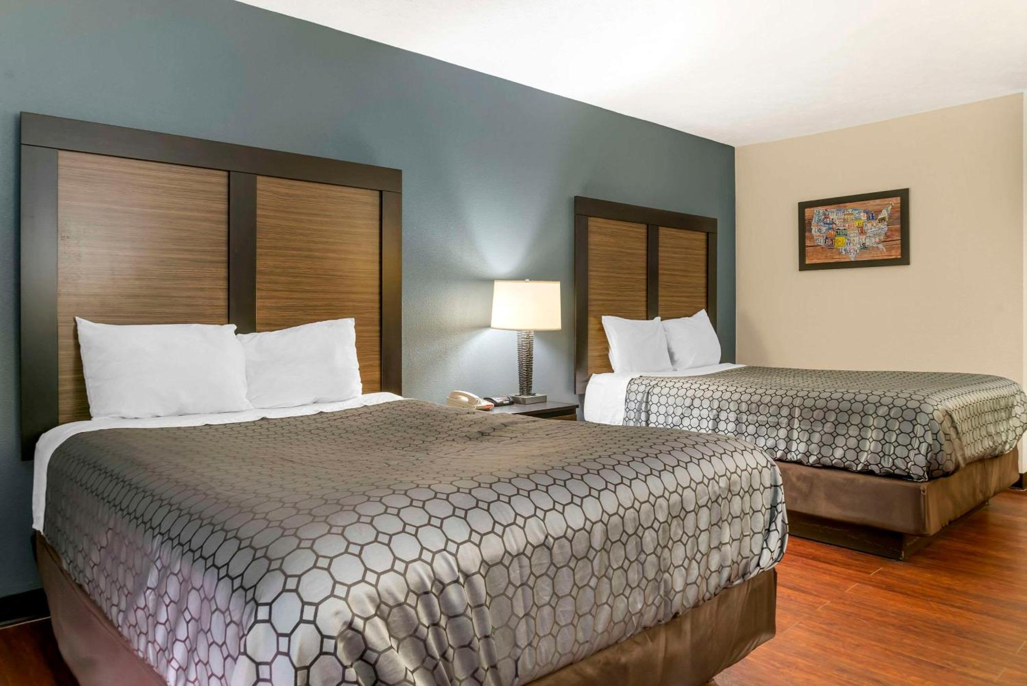 Econo Lodge Траверс-Сіті Екстер'єр фото