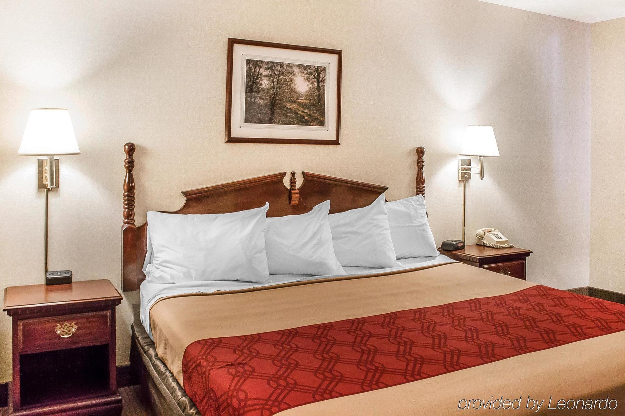 Econo Lodge Траверс-Сіті Екстер'єр фото