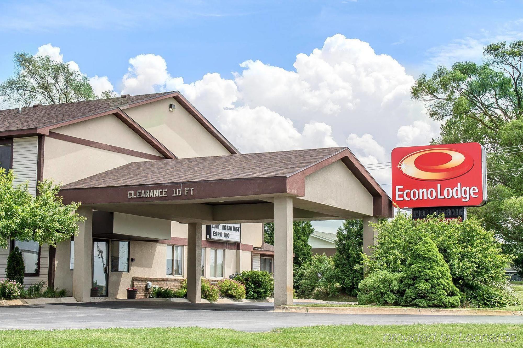 Econo Lodge Траверс-Сіті Екстер'єр фото