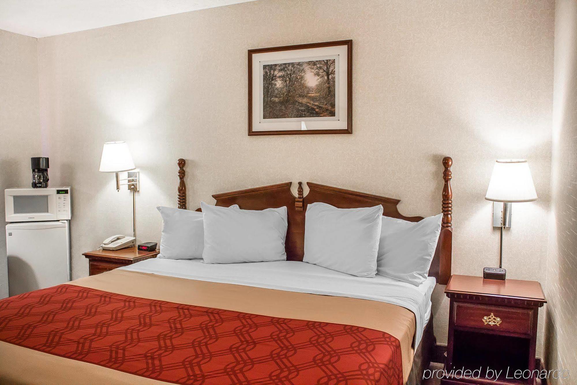 Econo Lodge Траверс-Сіті Екстер'єр фото