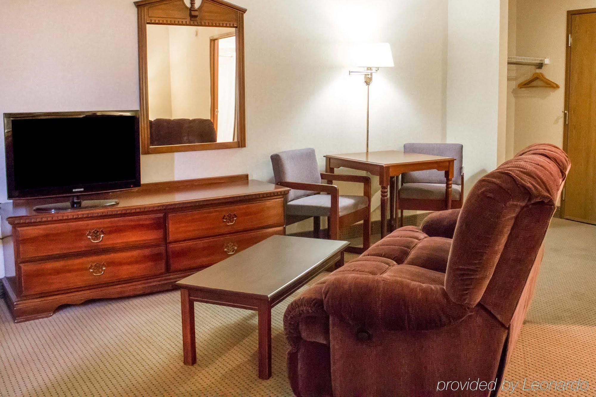 Econo Lodge Траверс-Сіті Екстер'єр фото